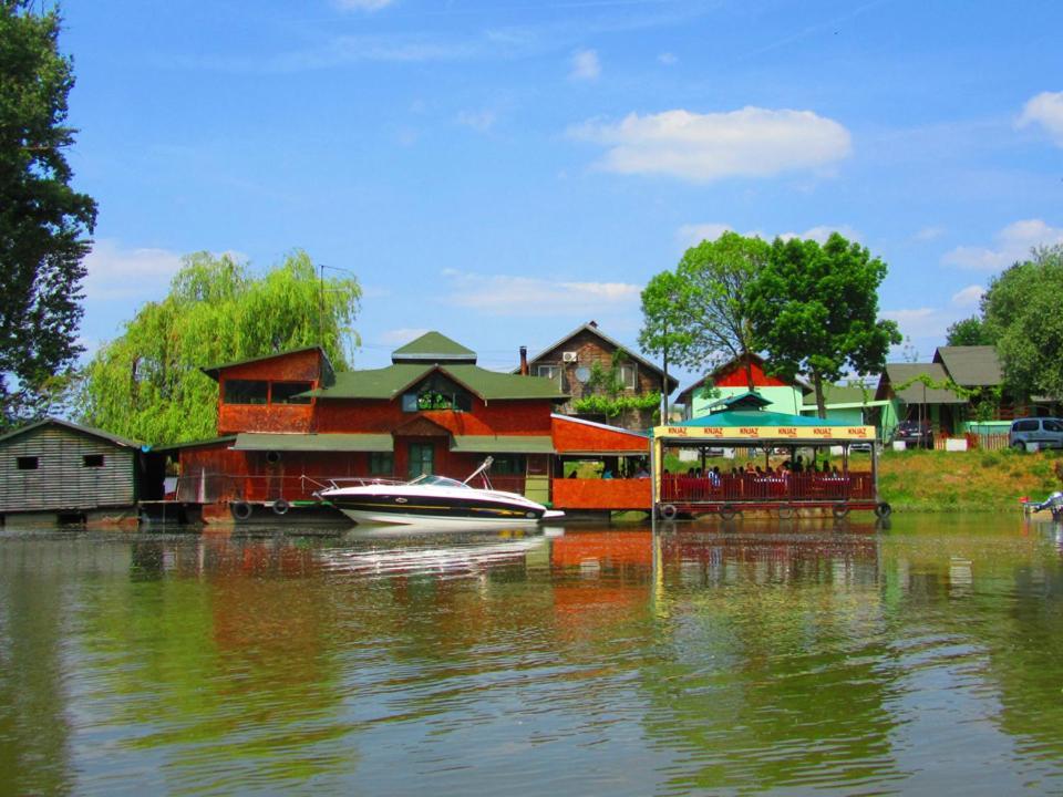Danube Fairy Villa Futog ภายนอก รูปภาพ