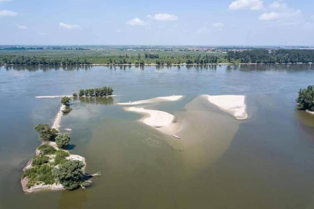 Danube Fairy Villa Futog ภายนอก รูปภาพ
